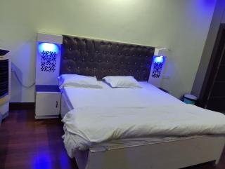 Shri Ram Janam Hotel & Homestay 300 Meter from Ram Mandir - 1