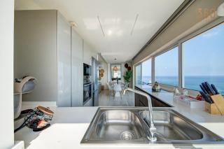 Luxury 3BR Seafront Duplex with Pool, Jacuzzi & Views by 360 Estates - 5