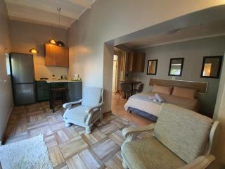 Guest house on Gillian UNIT 2 - 1