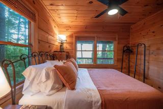 Secluded 4WD Getaway with Mountain Views and Hot Tub - 7