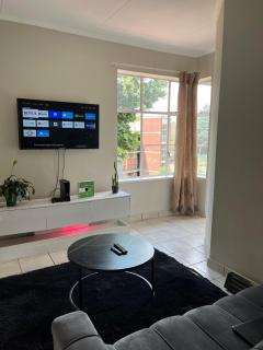 Scenic 2-Bedroom Apartment - Upper Houghton - Fast Wi-Fi & Washer - 7