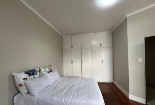 Scenic 2-Bedroom Apartment - Upper Houghton - Fast Wi-Fi & Washer - 2