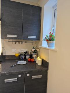 Sherlock's House -Moray Entire house Two bedroom 5 beds Private free parking & WiFi Flat TV Garden Shops - Castle Gresley - 4