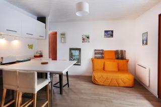 Hosted by Valentin - 5