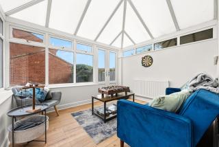 Modern 3-Bed Home, Super King Beds, Drive Parking - 5