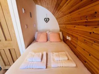 Woodside Round Pod - 1