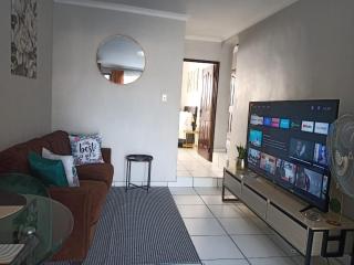Sandalion Cottage near OR Tambo Airport & Greenstone - 0
