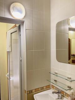 Sunny Central Apartment for 4 Guests 2 minutes from High Street - 1