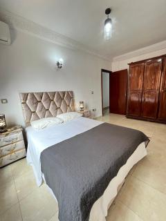 Stylish Central Apartment with Balcony - 6