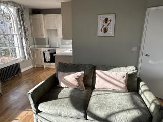 Queen's Terrace Apartments - 4