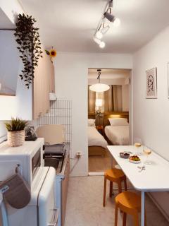 Exit 4 of Hongik University - 6