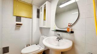 Exit 4 of Hongik University - 3