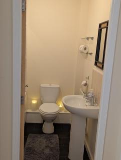 Sherlock's House -Moray Entire house Two bedroom 5 beds Private free parking & WiFi Flat TV Garden Shops - Castle Gresley - 2