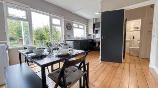 Disc Monthly Rate - New Malden 3BDR House with Garden & FREE Parking near Raynes Park, Kingston upon Thames, Wimbledon - 7
