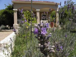 An einem Fluss gelegenes Haus mit Schlafmöglichkeiten auf der Galerie - 5