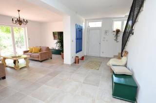 Alleinstehendes Ferienhaus mit Swimmingpool für bis zu zehn Personen - 3