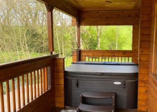 Anglesey Lakeside Lodges - 9
