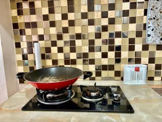 Cozy studio Apt Altiz Bintaro W Pool & Netflix - 3