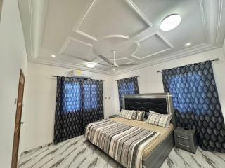 Charming 2 Bedroom House in Vibrant Ablekuma Olebu - 9