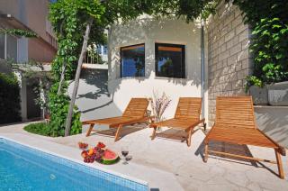 Geräumiges Ferienhaus In Omiš Mit Privatem Pool - 1