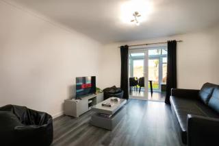 Stylish 2-Bed Home in Nottingham WiFi - Pass the Keys - 6