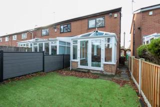 Stylish 2-Bed Home in Nottingham WiFi - Pass the Keys - 5