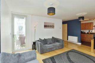 Executive apartment in central Milton Keynes - 8