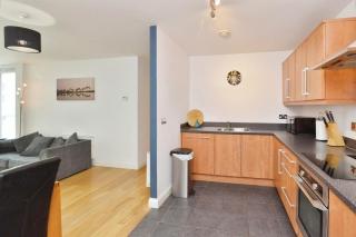 Executive apartment in central Milton Keynes - 3