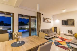 Ferienhaus In Juršići Mit Privatem Pool - 1