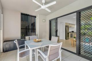 Laguna Escape - Swim-Out Retreat by Trinity Beach - 1