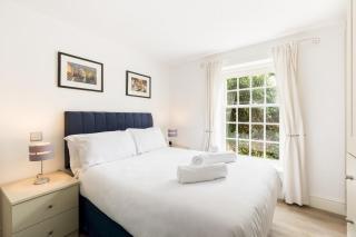 Spacious Modern 2 Bed Apartment with Parking - Pass the Keys - 7