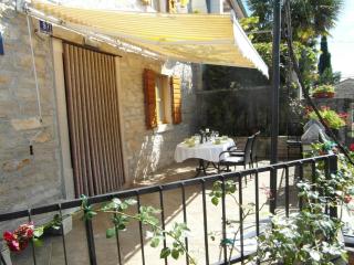 Traditionelles Steinhaus mit Terrasse, Garten und Gemeinschaftspool sowie herrlicher Aussicht - 1