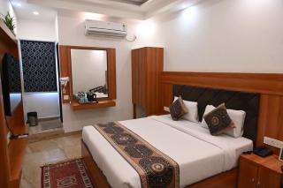 Hotel Varuna Grand - 8