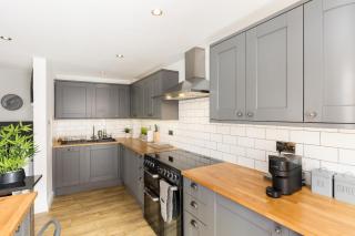 Stylish Modern 2 Bed with Parking - Pass the Keys - 9