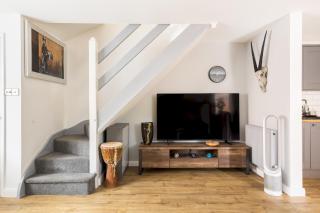 Stylish Modern 2 Bed with Parking - Pass the Keys - 6