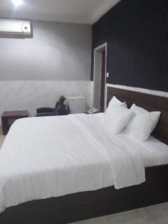 Tofana Hotels and Apartments - 7