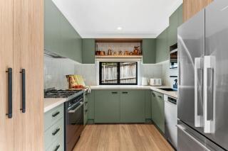 Ankers at Mollymook - spacious beach retreat - 5