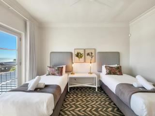 Camps Bay Luxury Family Retreat, Lush & Stylish - 9