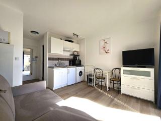 Studio lumineux avec balcon exposé sud, tout équipé et classé 2 étoiles. - FR-1-553-139 - 6