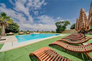 A World of Your Own, Luxurious Villa with Pools by 360 Estates - 9