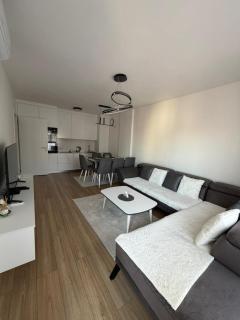 Erina Luxury Apartments - Free Parking - 0