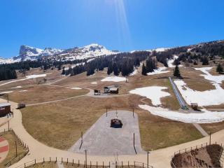 Studio cosy avec vue sur le front de neige, proche télésiège et commerces - FR-1-525-200 - 1