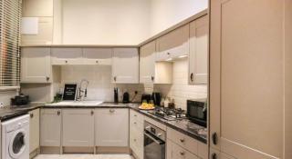 FREE parking, LARGE House for Contractors & Families, Sleeps 8, 2 mins to NOTTINGHAM CITY CENTRE - 1