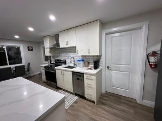 Luxurious Pvt room & Pvt heated floor bathroom near Airport - 9