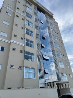 Apartamento com jardim e ar condicionado na sala e quartos na Av Blumenau - 1