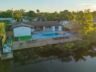Waterfront Villa - 5 min Aventura - Cool Amenities - 4