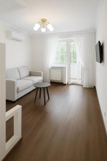 Білі апартаменти на Кельнському бульварі - 1