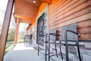 Horse Farm, 4BR 4BA Lodge in Scenic Valley, 20min from Center Hill Lake, 1hr from Nashville - 2