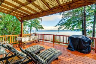 Waterfront Hood Canal Home with Pool Table! - 0