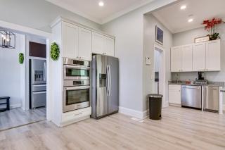 Walk to Coker University and Dtwn! Home with Game Room - 3